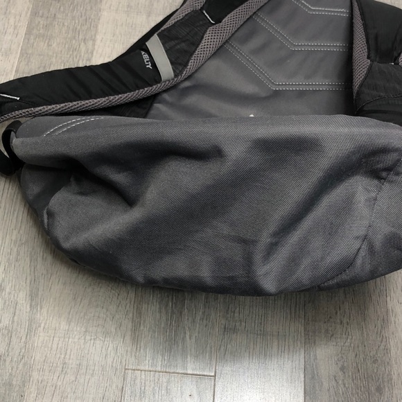 Kelty Bueller backpack Black gray hydration pack - Picture 4 of 8
